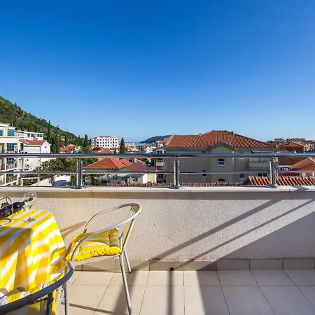 Vila Lazovic *